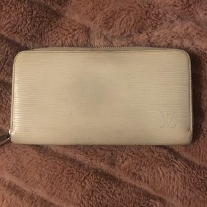 **available** LV white Epi Zippy Wallet